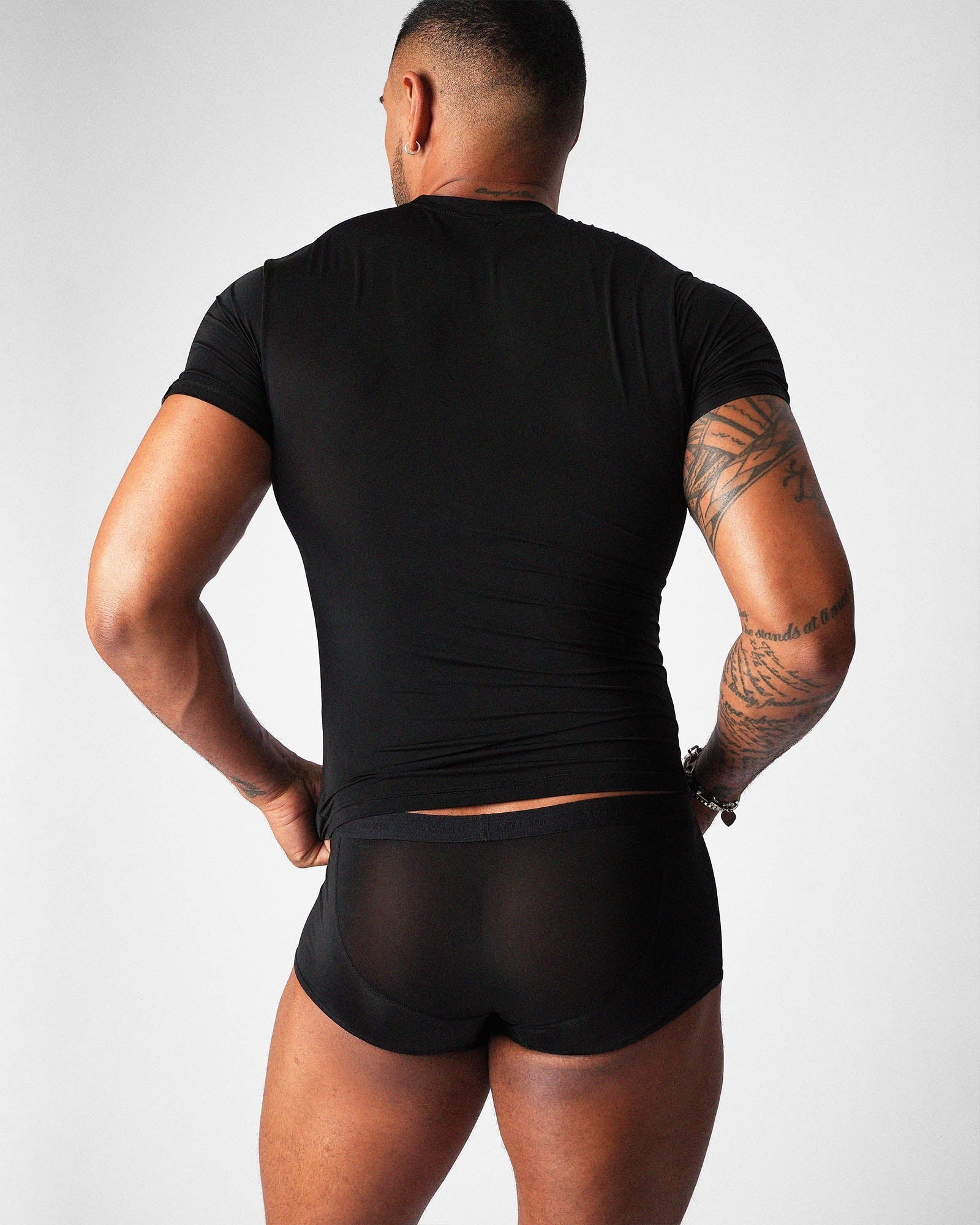 TEAMM8 Allure Sheer Cropped Tee Noir (view 2)