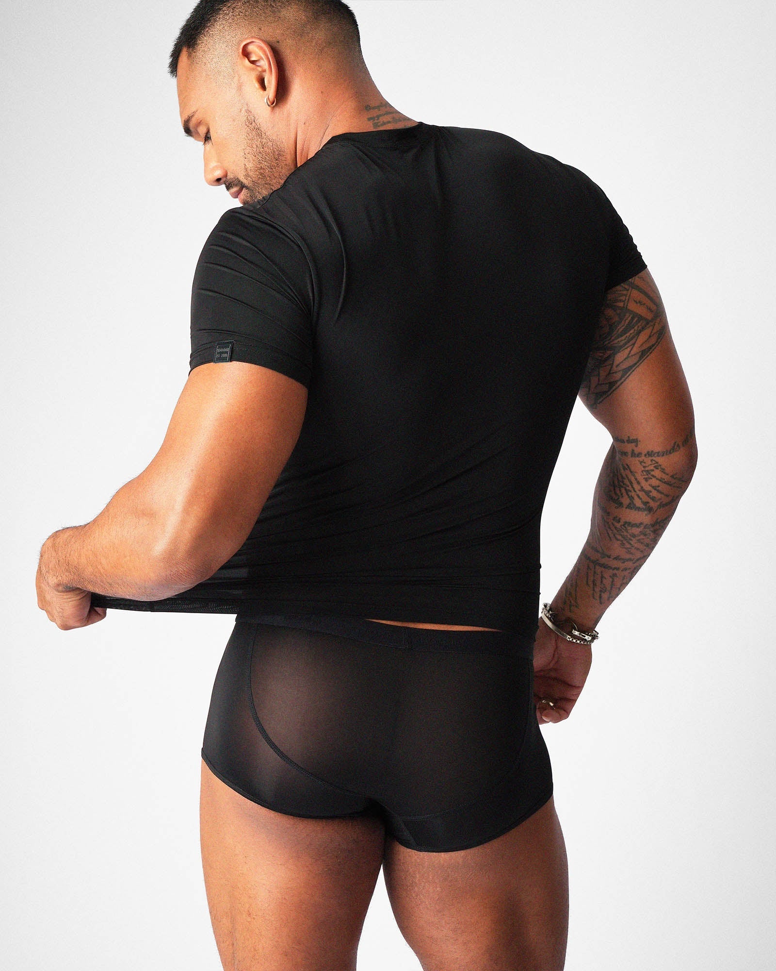 TEAMM8 Allure Sheer Cropped Tee Noir (view 3)