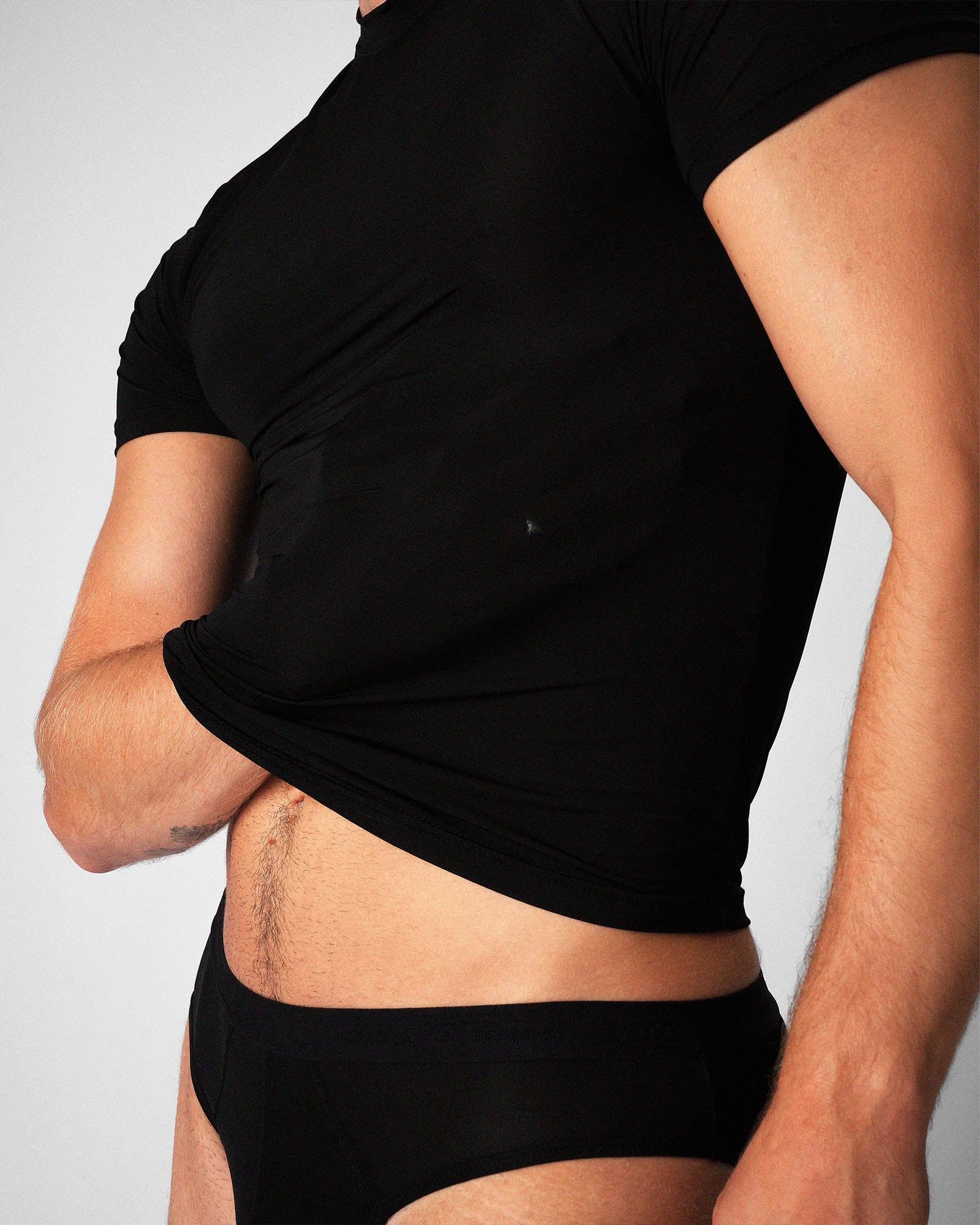 TEAMM8 Allure Sheer Cropped Tee Noir